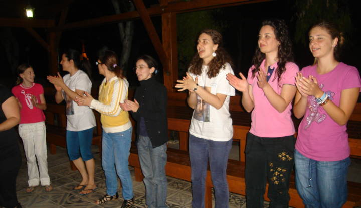 «Padrone, lascialo ancora quest’anno… Vedremo se porterà frutti per l’avvenire» (Lc 13,8-9)